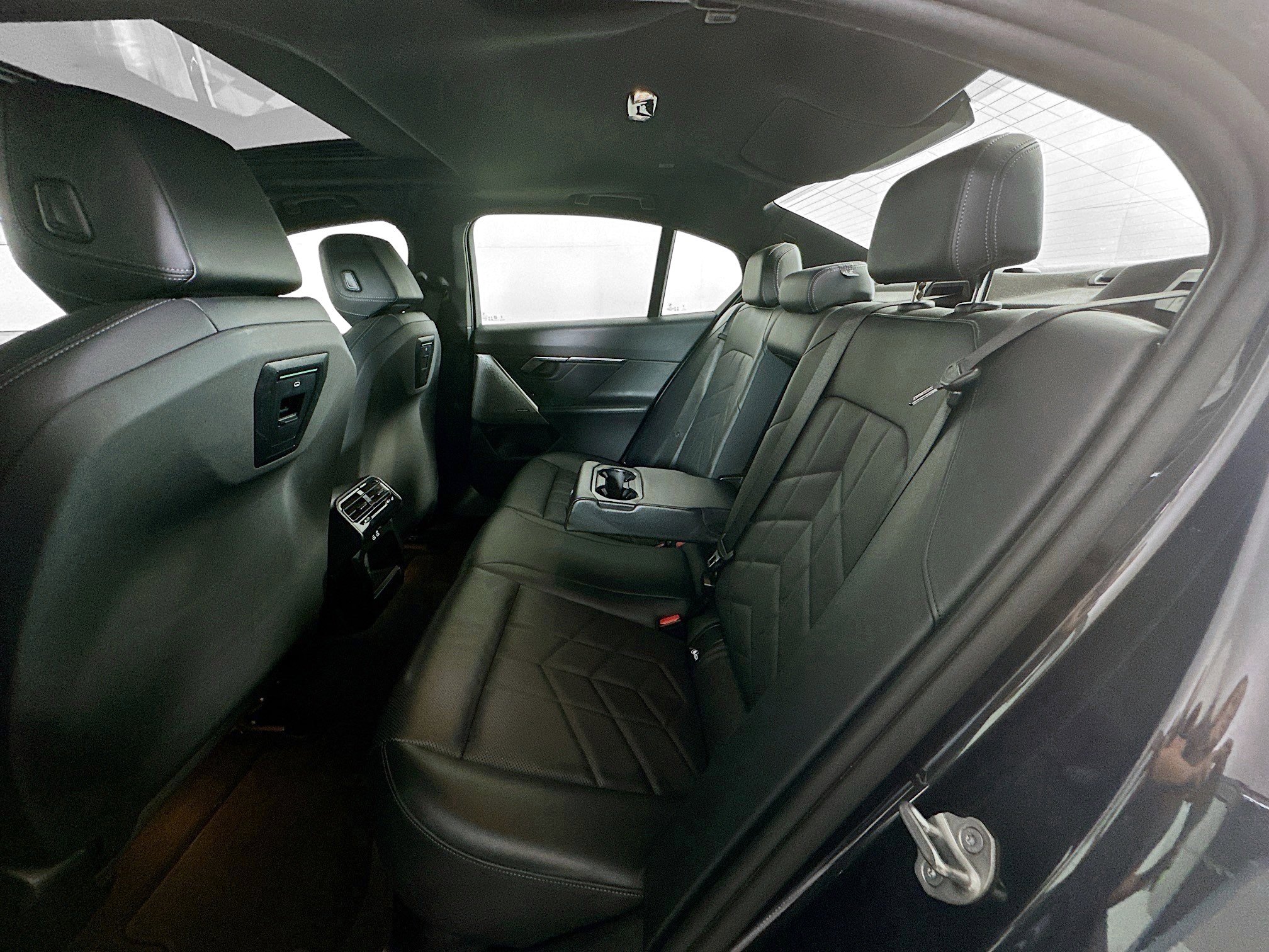 Used 2024 BMW 530i image 30