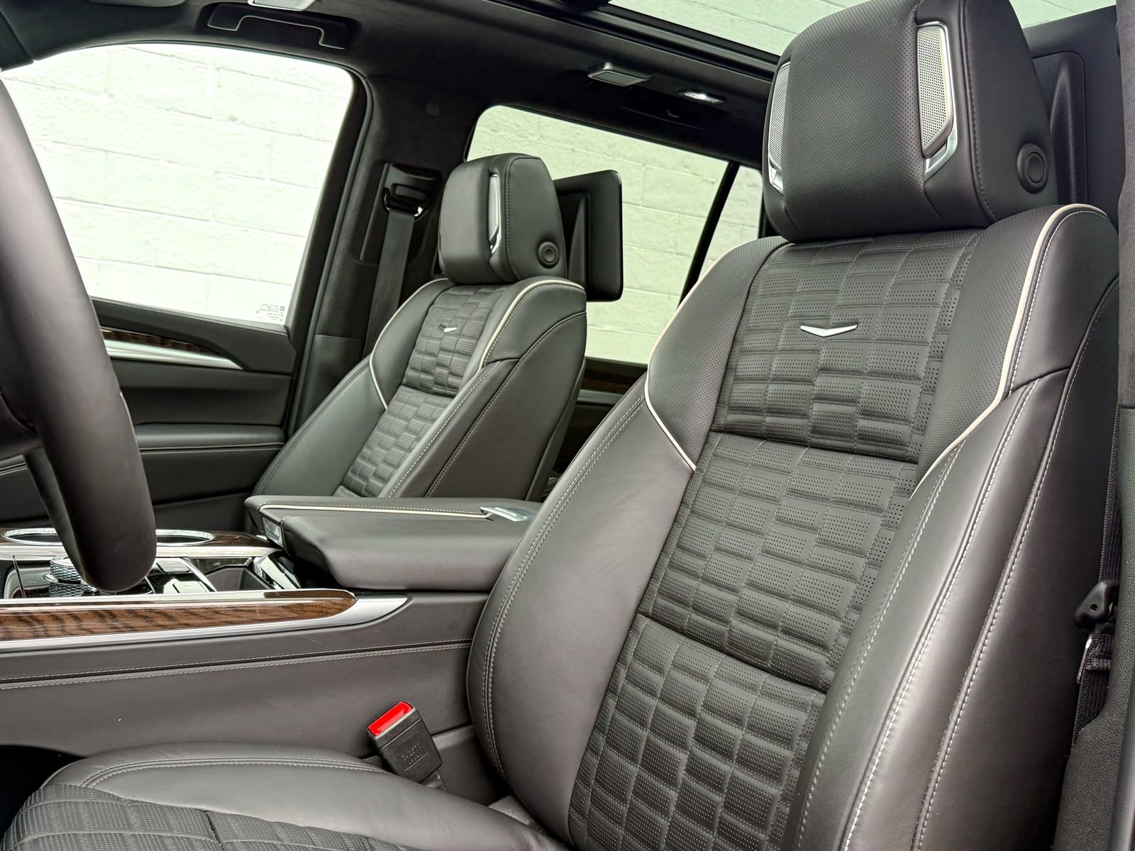 Certified 2025 Cadillac Escalade Sport Platinum w/ LPO, ONYX Package AWD/4WD image 16