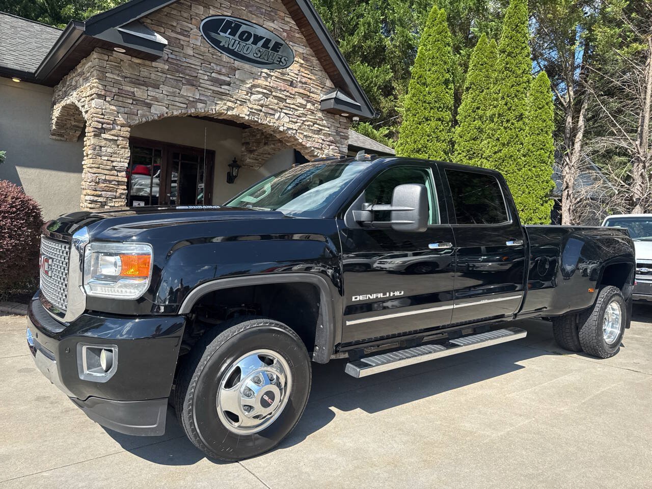 Used 2015 GMC Sierra 3500 Denali w/ Duramax Plus Package AWD/4WD image 2