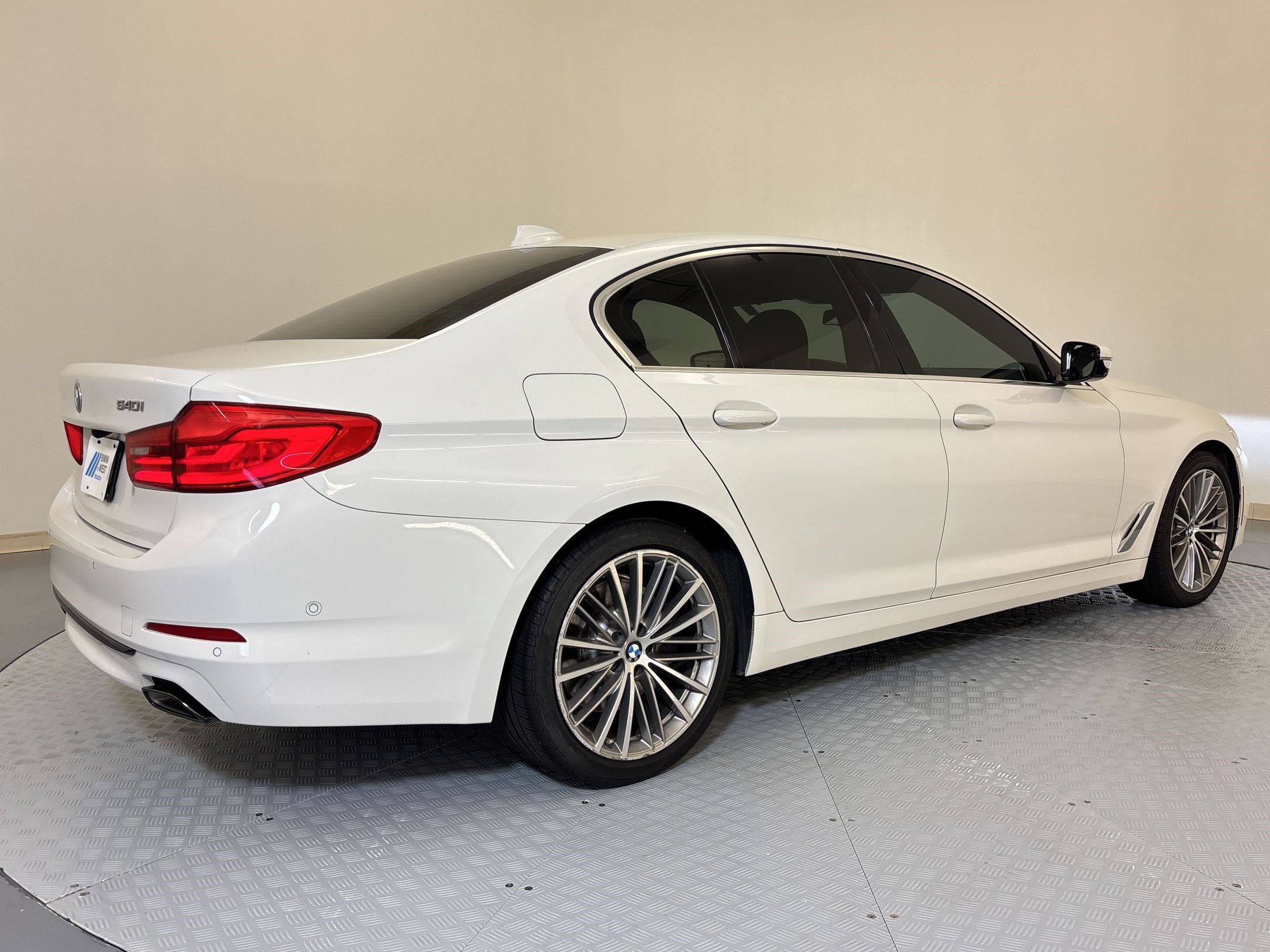Used 2020 BMW 540i w/ Convenience Package RWD image 9