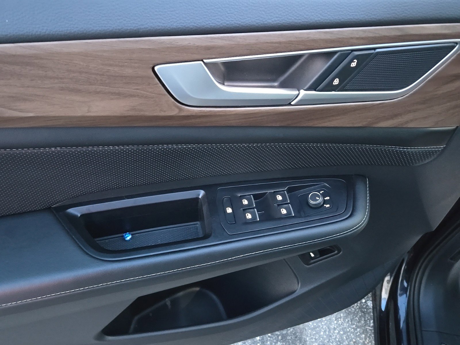 Used 2024 Volkswagen Atlas SE image 11