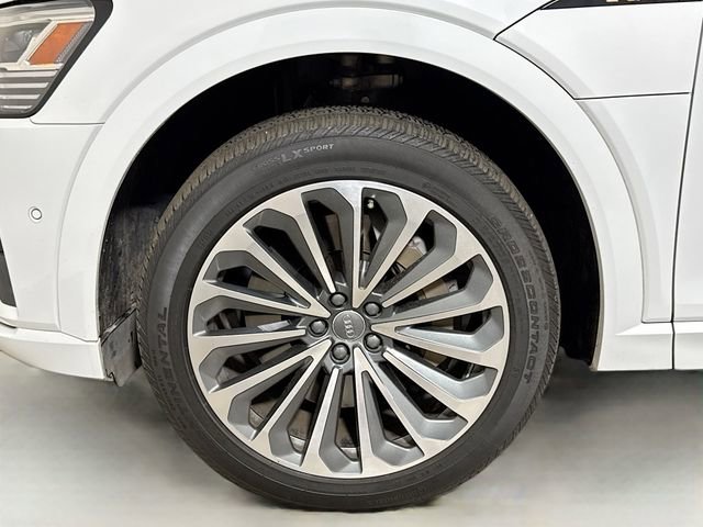 Used 2019 Audi e-tron Prestige w/ Prestige Package image 31
