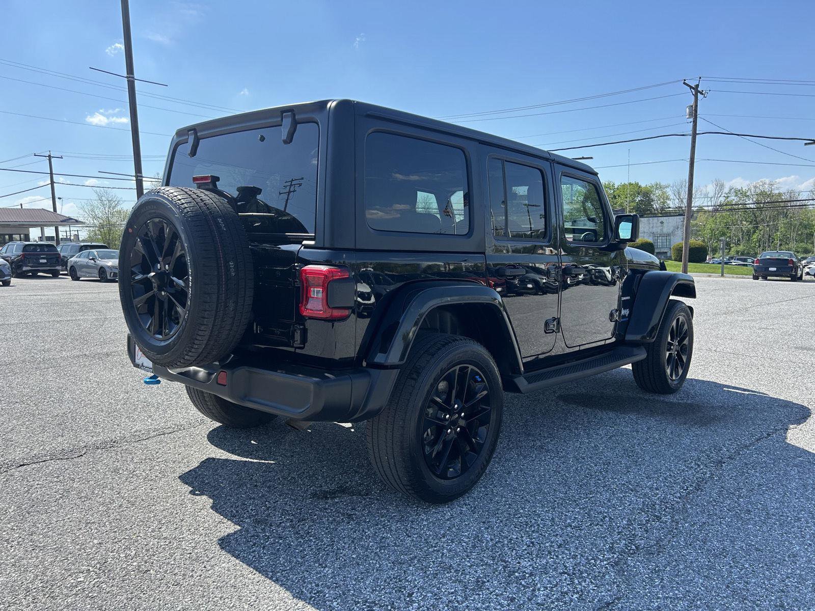 Used 2023 Jeep Wrangler Sahara image 6