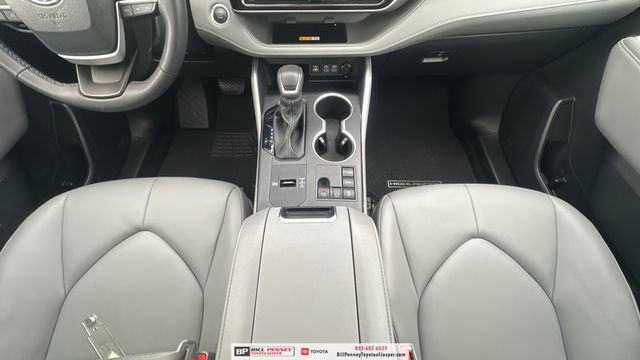 Used 2025 Toyota Highlander XLE image 9