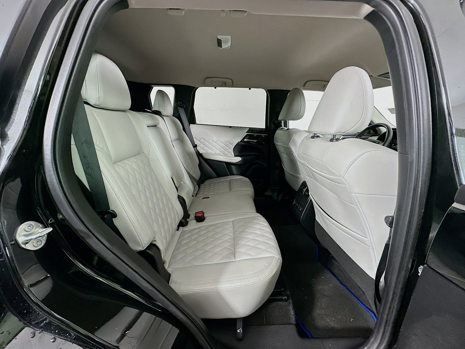 Used 2024 Mitsubishi Outlander SEL Black Edition image 29