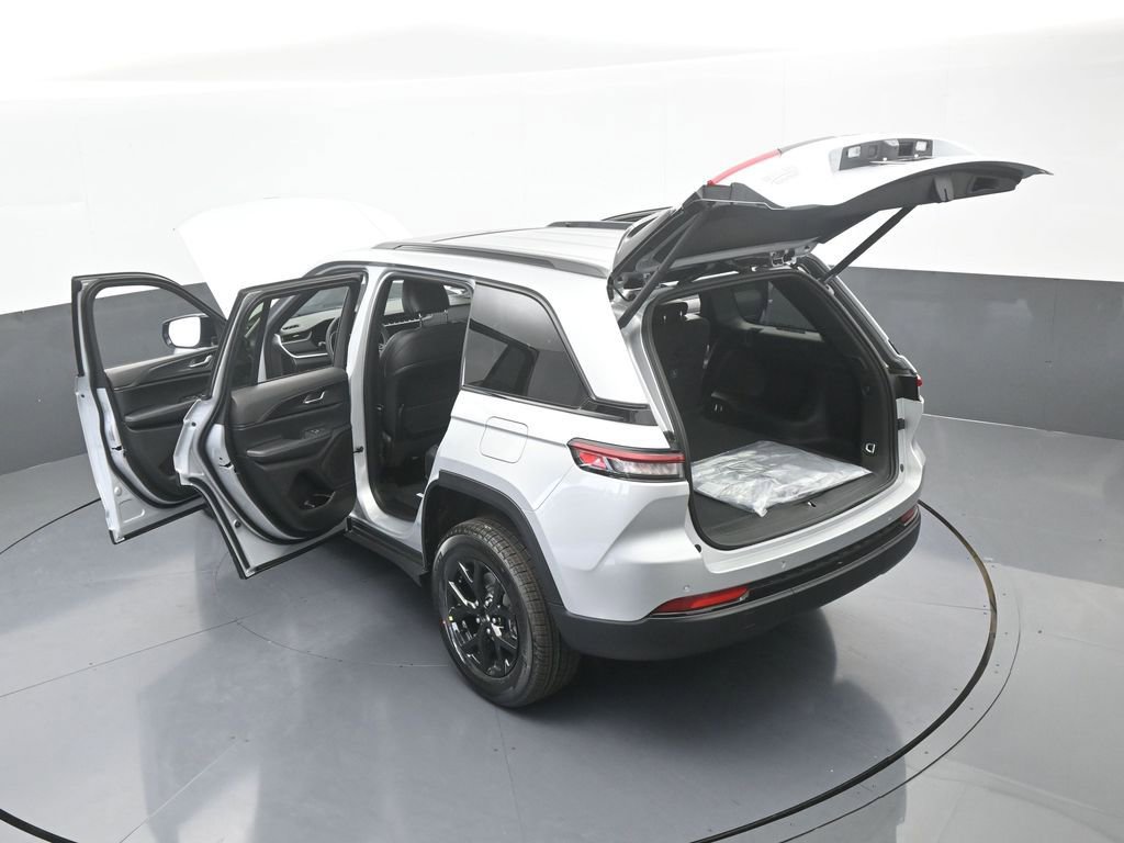 New 2025 Jeep Grand Cherokee Altitude image 60