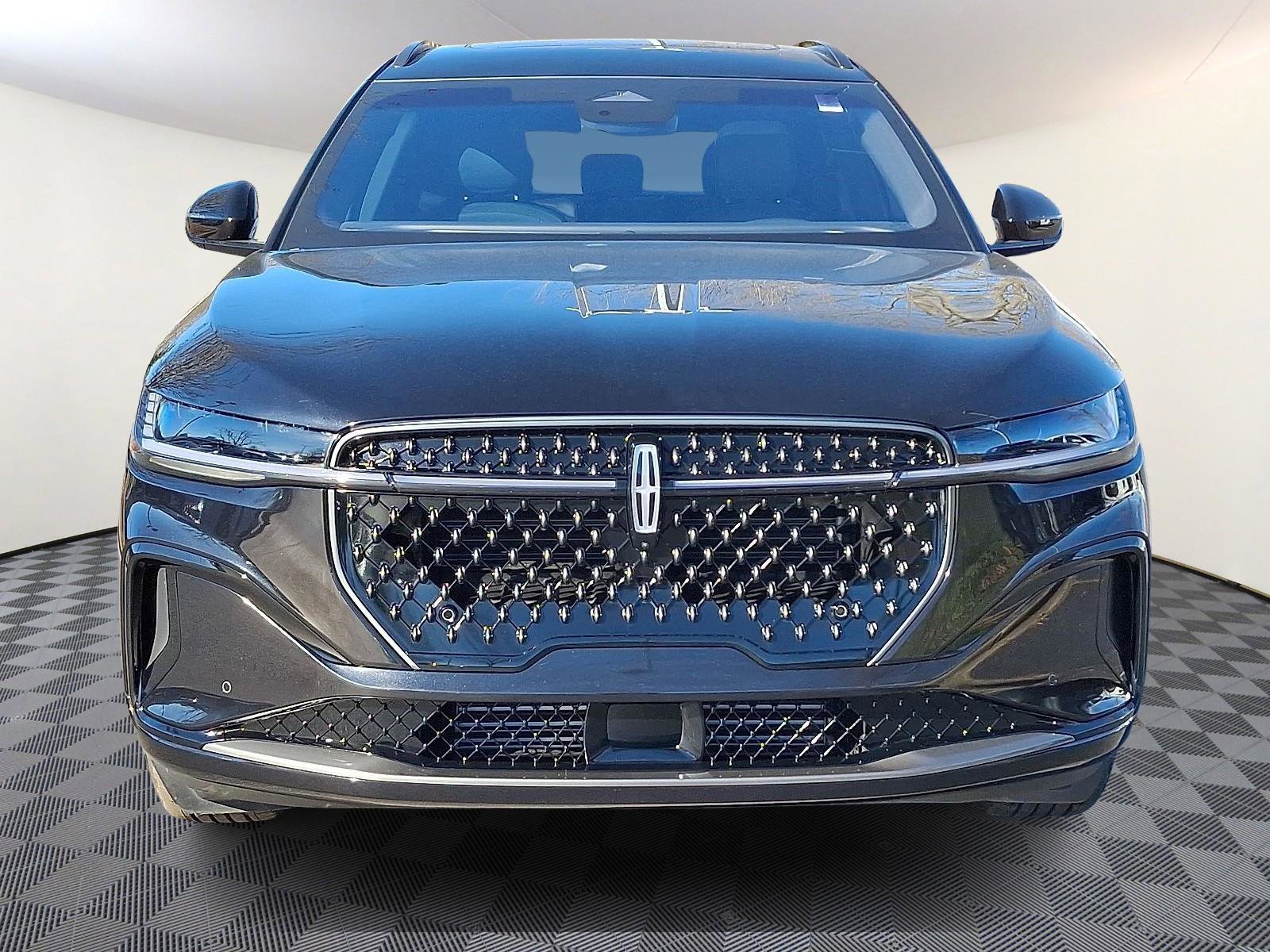 Used 2024 Lincoln Nautilus Reserve w/ Equipment Group 203A image 2