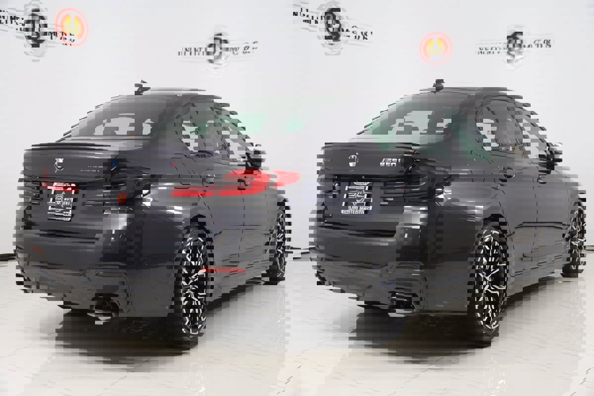 Used 2023 BMW M550i xDrive image 3