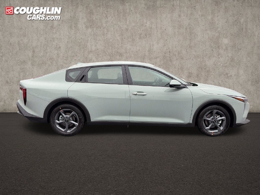 New 2027 Kia K4 FWD image 8