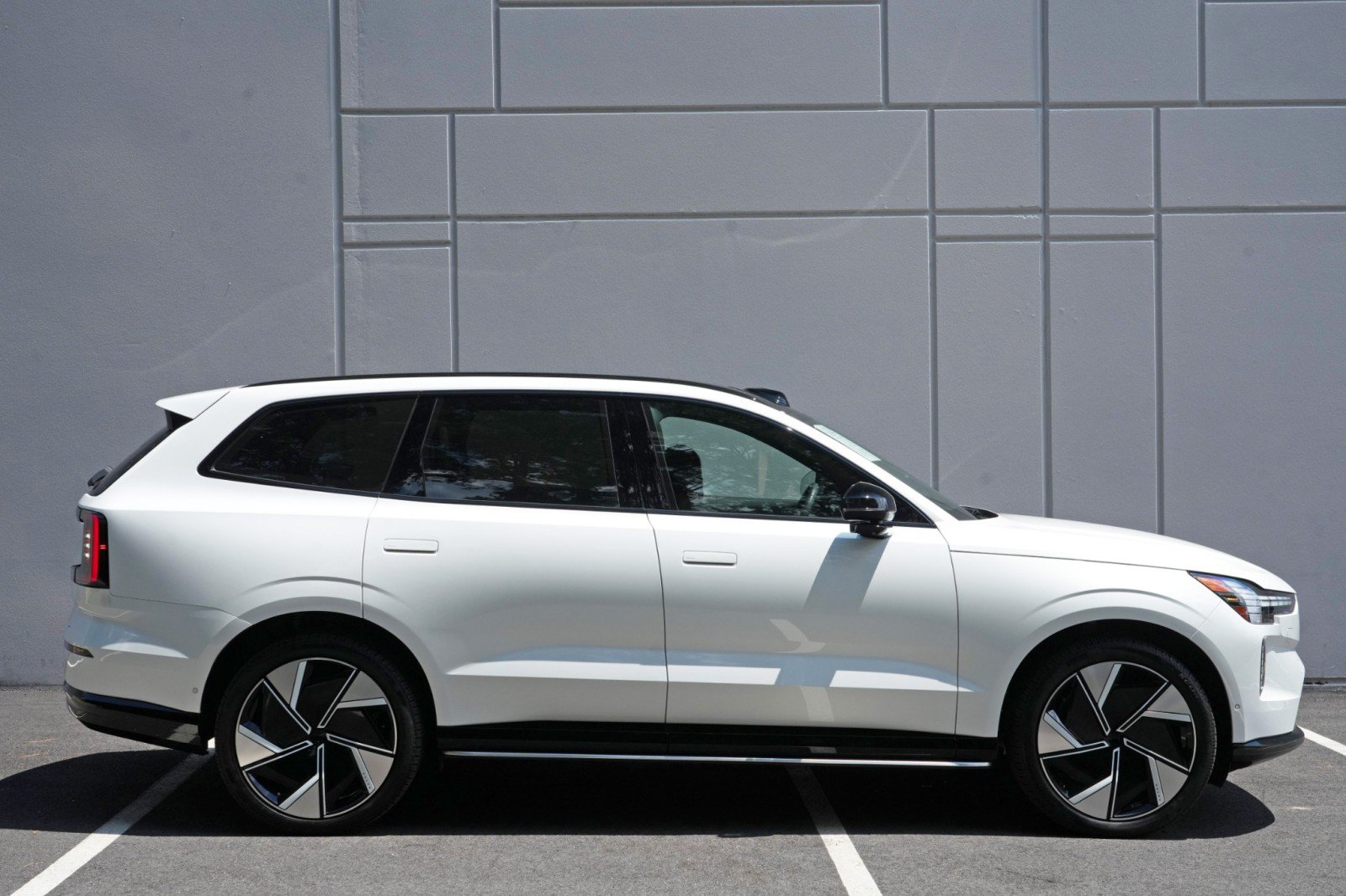 Used 2025 Volvo EX90 Ultra AWD/4WD image 51