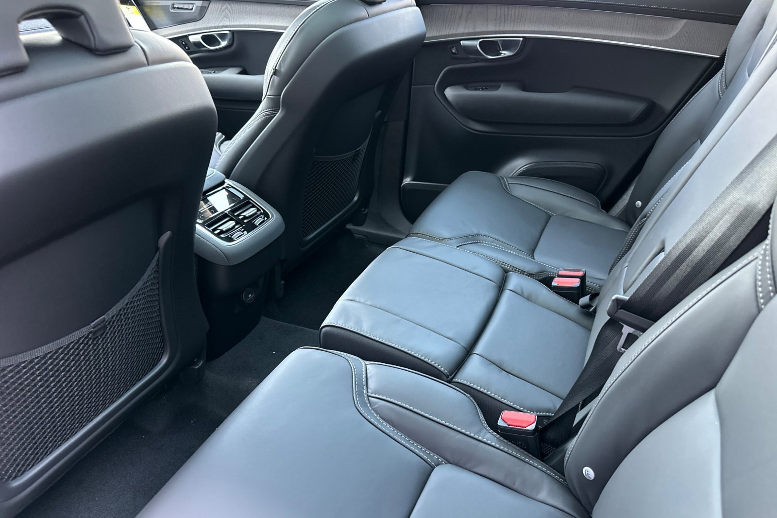 New 2026 Volvo XC90 B6 Ultra w/ Protection Package image 12