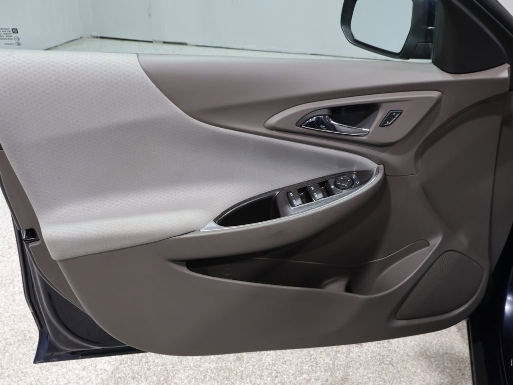 Used 2017 Chevrolet Malibu LT image 13