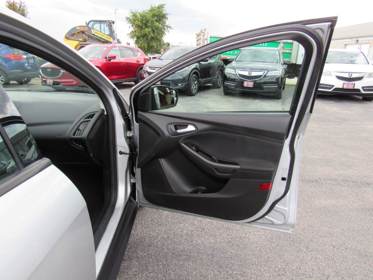 Used 2015 Ford Focus SE w/ Equipment Group 201A FWD image 29