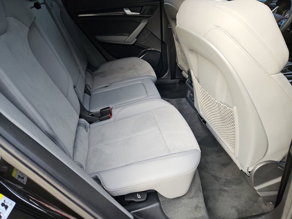 Used 2024 Audi SQ5 Premium image 18