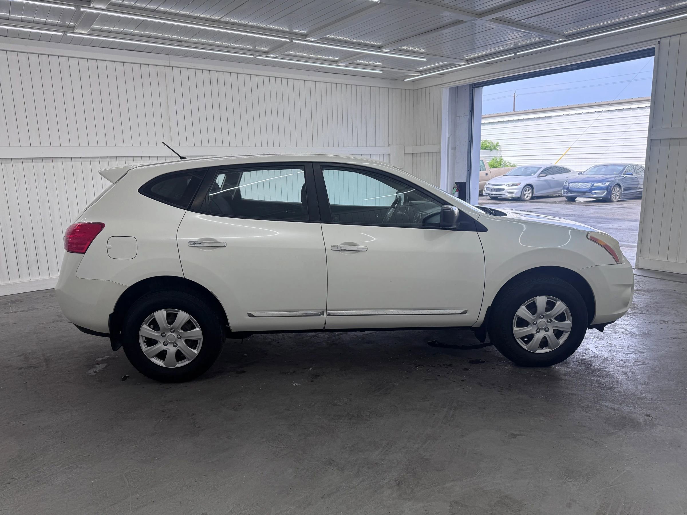 Used 2011 Nissan Rogue S image 4