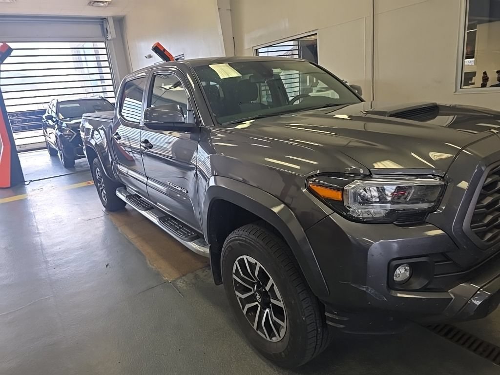 Used 2022 Toyota Tacoma TRD Sport w/ Technology Package AWD/4WD image 1