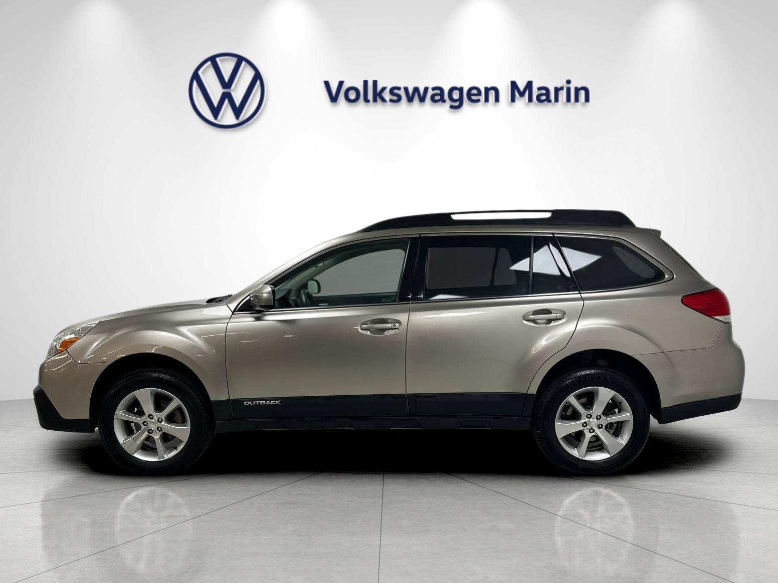 Used 2014 Subaru Outback 2.5i Limited AWD/4WD image 2