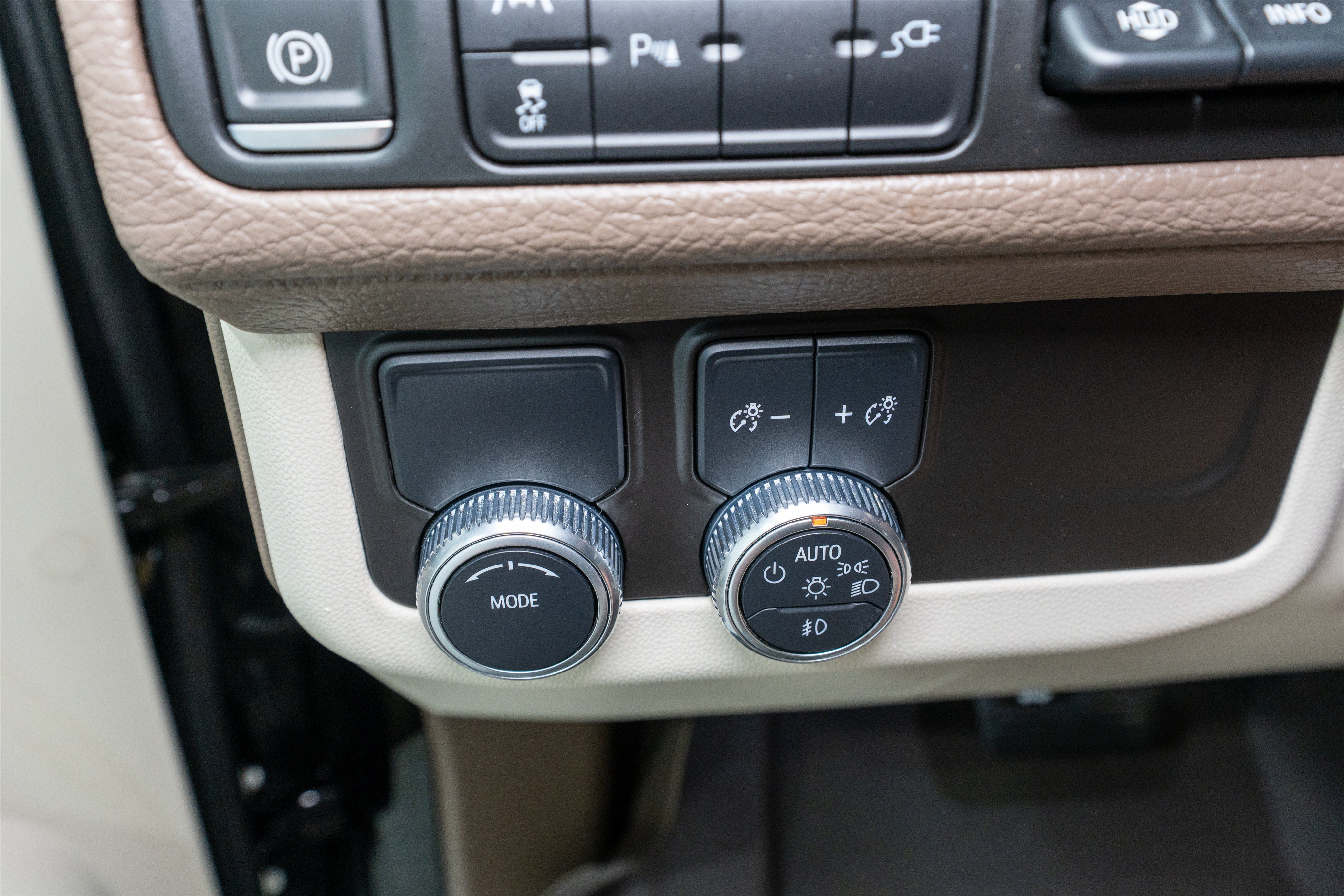 Used 2021 GMC Yukon Denali w/ Advanced Technology Package RWD image 34