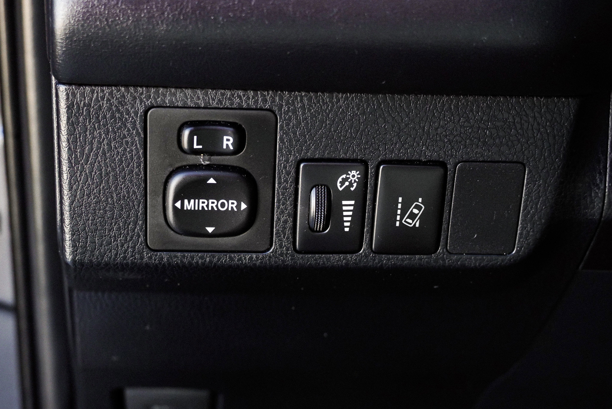 Used 2018 Toyota RAV4 Limited image 18