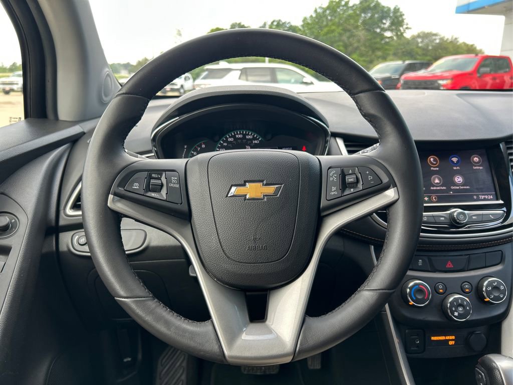 Used 2020 Chevrolet Trax LT w/ LT Convenience Package image 17