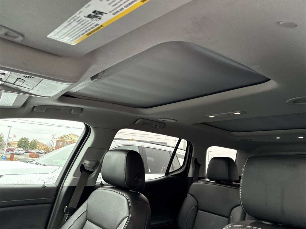 Used 2020 GMC Acadia SLT w/ Driver Alert Package II image 18