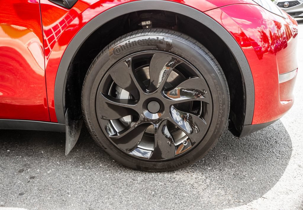 Used 2024 Tesla Model Y Long Range AWD/4WD image 4