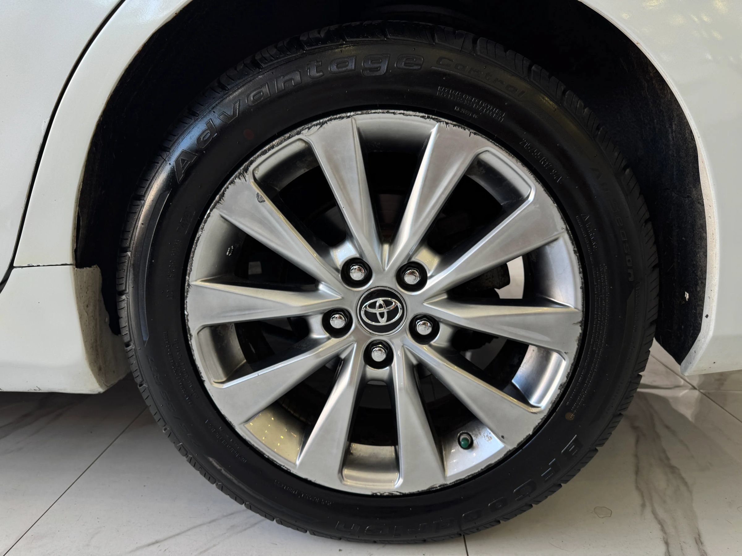 Used 2017 Toyota Camry XLE FWD image 9