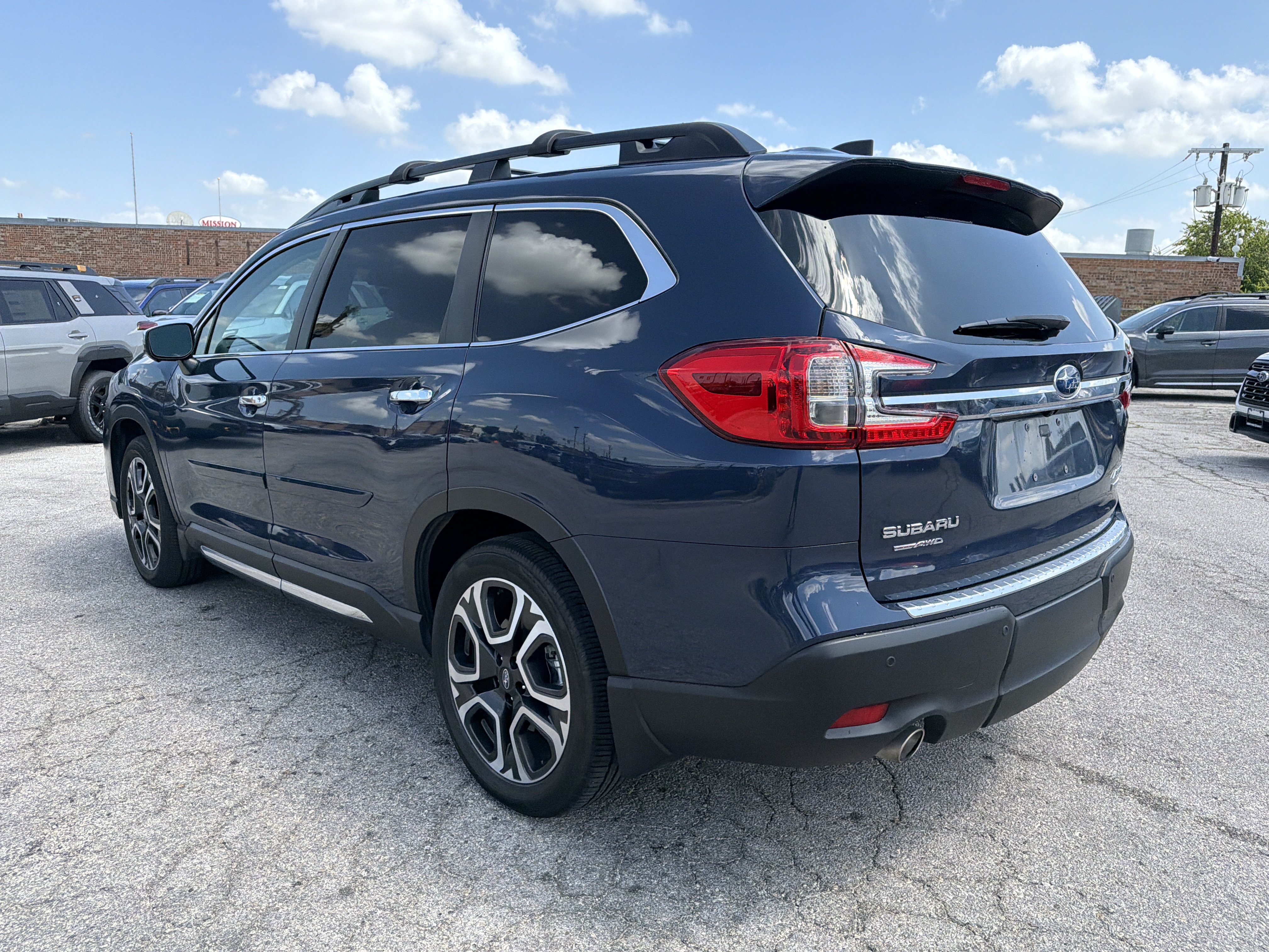 Used 2023 Subaru Ascent Touring AWD/4WD image 5
