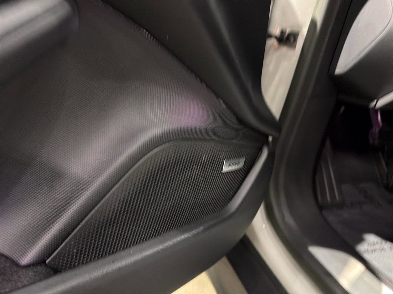 Used 2023 Porsche Taycan 4S w/ Premium Package image 15