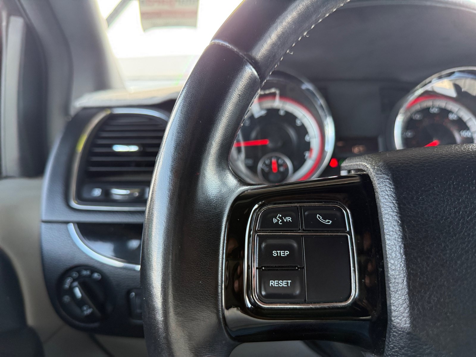 Used 2019 Dodge Grand Caravan SXT FWD image 18