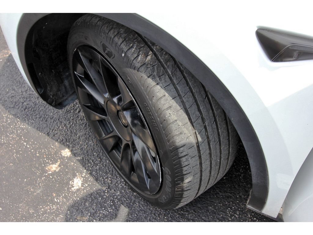 Used 2023 Tesla Model Y Long Range AWD/4WD image 31