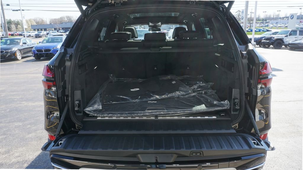 New 2026 BMW X5 xDrive50e image 8