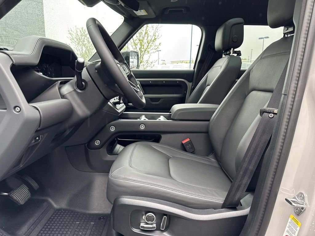 New 2026 Land Rover Defender 130 X-Dynamic SE AWD/4WD image 19