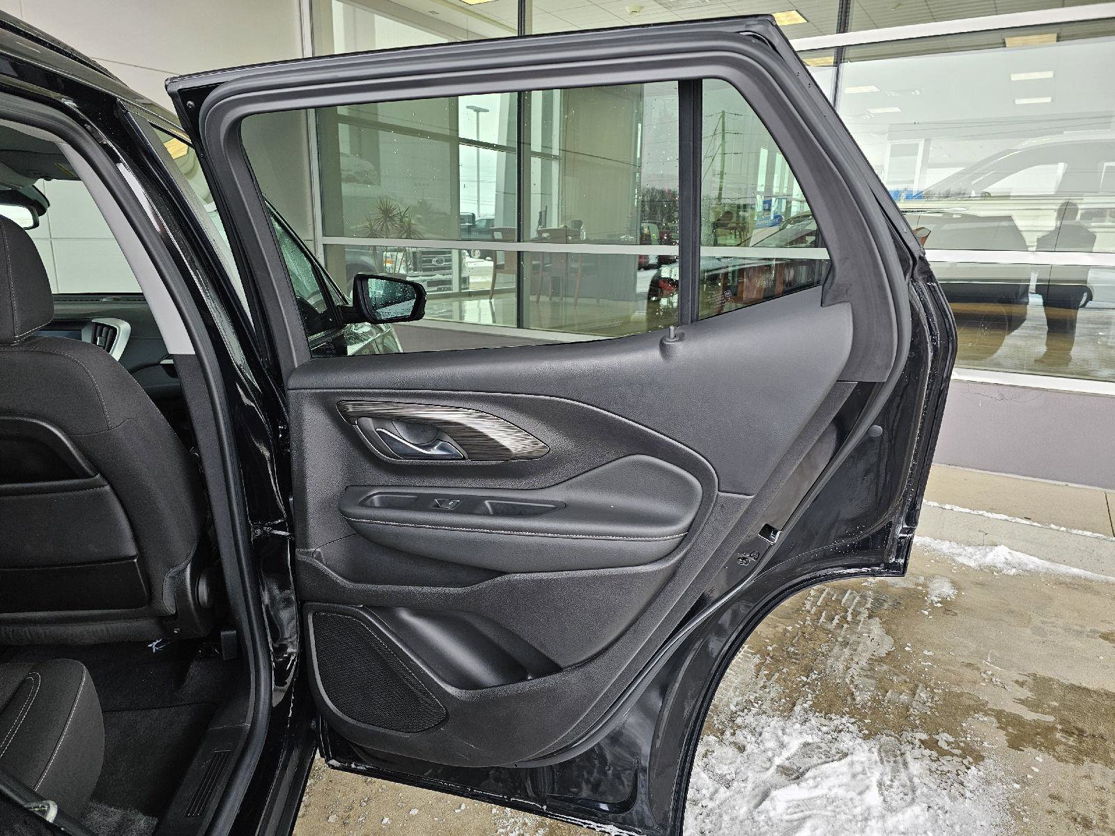 Used 2024 GMC Terrain SLE w/ Driver Convenience Package image 13