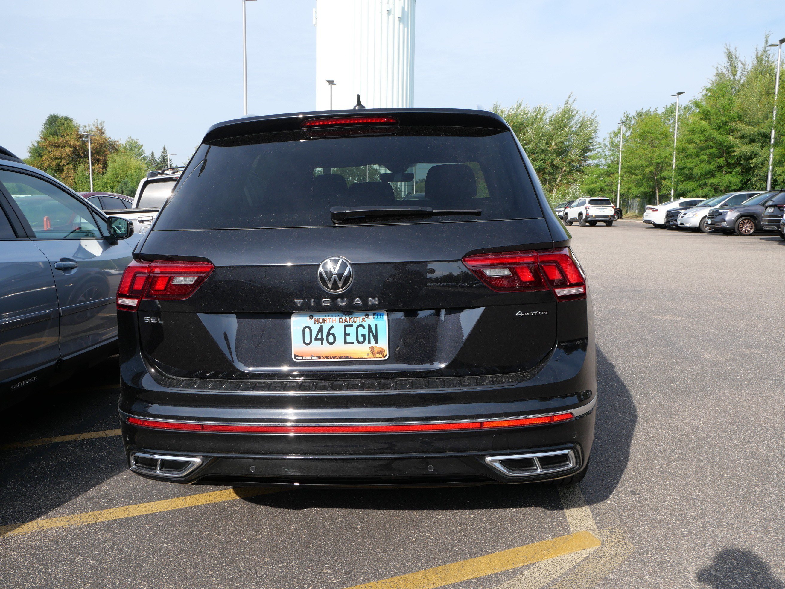Used 2024 Volkswagen Tiguan SEL R-Line AWD/4WD image 6