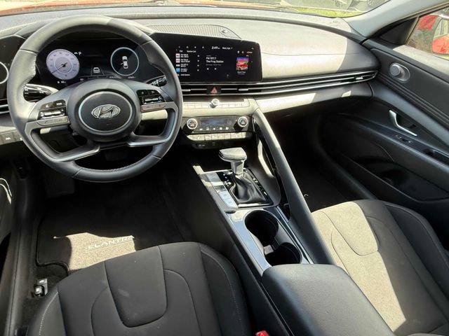 Used 2023 Hyundai Elantra SEL w/ Convenience Package image 2