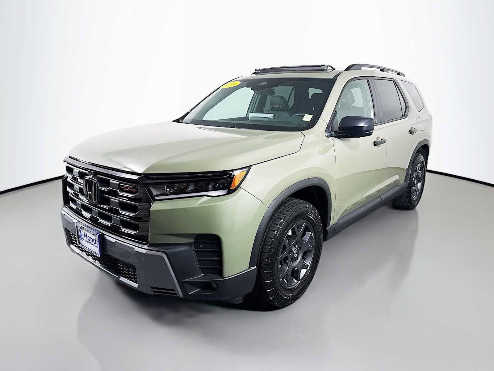 Certified 2026 Honda Pilot TrailSport image 3