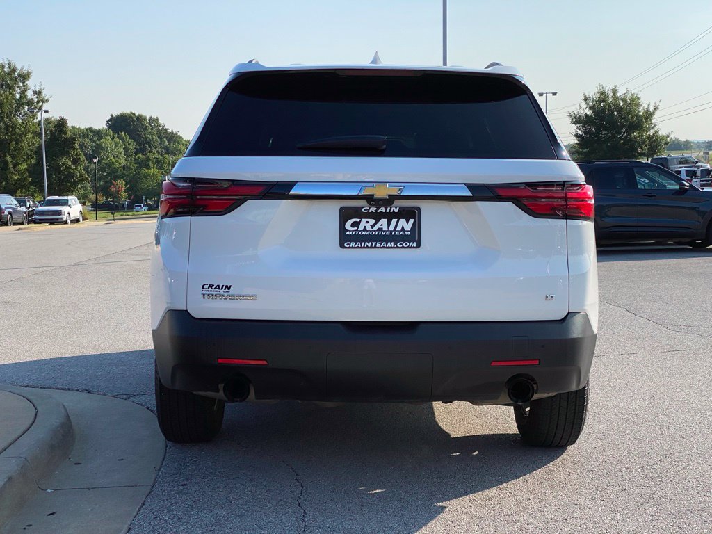 Used 2023 Chevrolet Traverse LT w/ Rear Camera Mirror Package FWD image 6