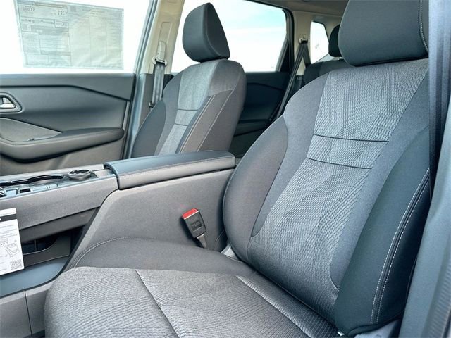 Used 2025 Nissan Rogue SV image 22