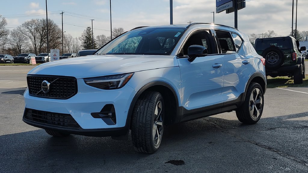 New 2026 Volvo XC40 B5 Plus w/ Climate Package AWD/4WD image 6