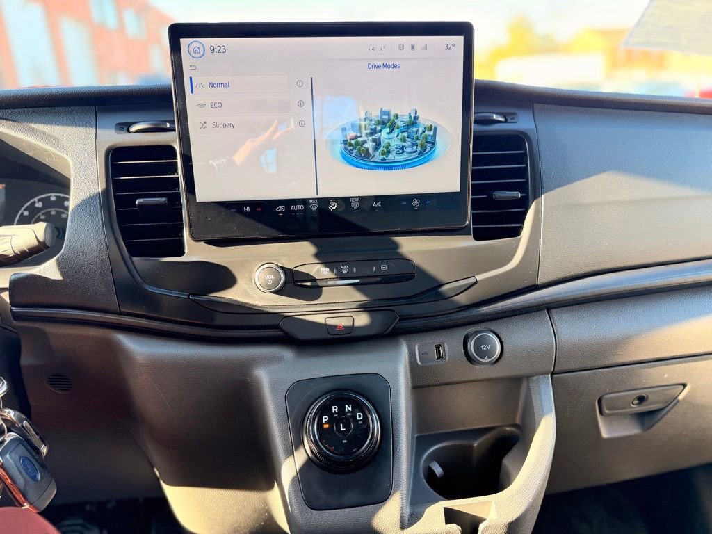 Used 2022 Ford E-Transit 148 High Roof Extended image 26