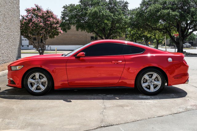 Used 2017 Ford Mustang Coupe RWD image 11