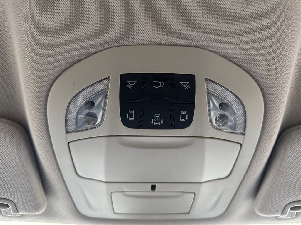 Used 2022 Chrysler Pacifica Touring-L image 28