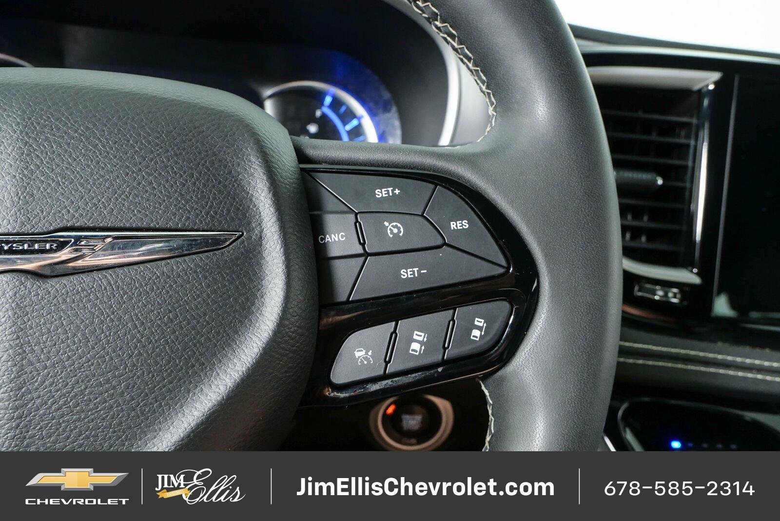 Used 2022 Chrysler Pacifica Touring-L w/ S Appearance Package FWD image 11