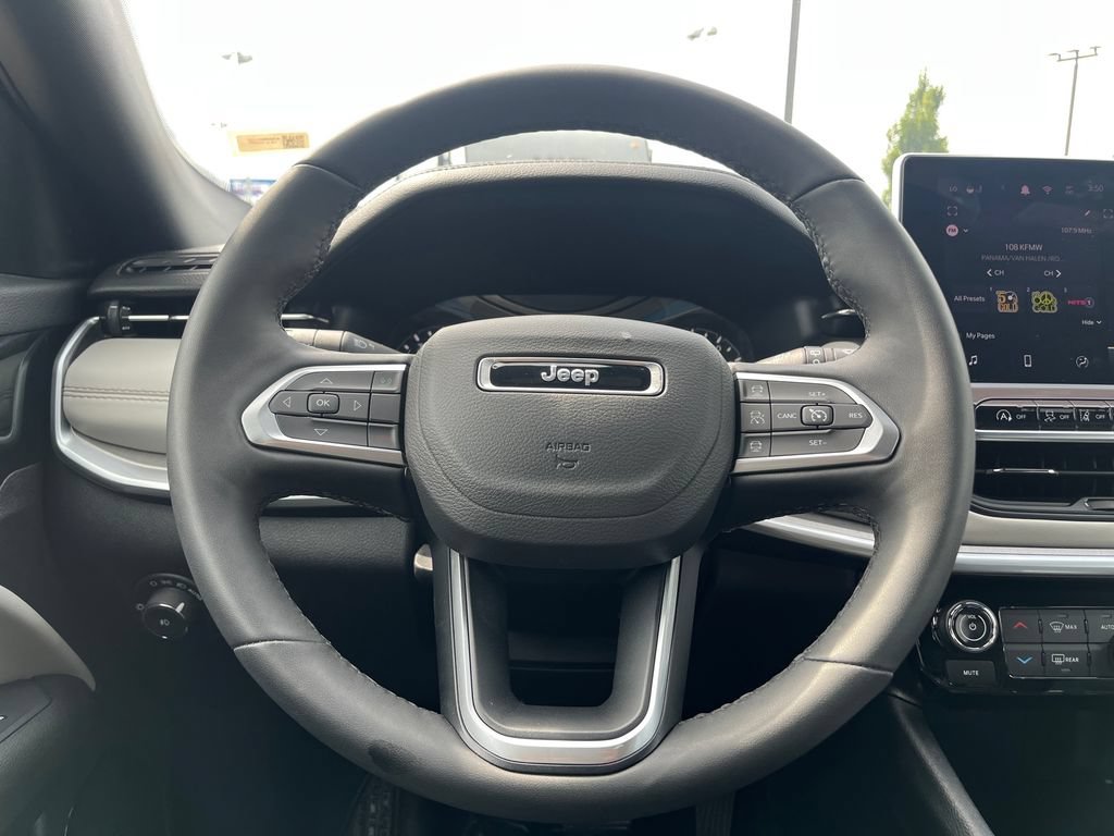 Used 2025 Jeep Compass Limited AWD/4WD image 19