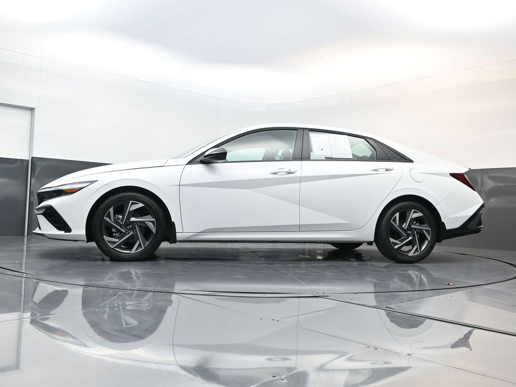 Used 2025 Hyundai Elantra Sport image 26
