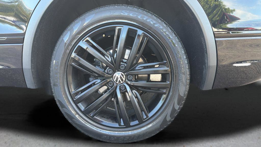 Used 2022 Volkswagen Tiguan SE R-Line FWD image 27