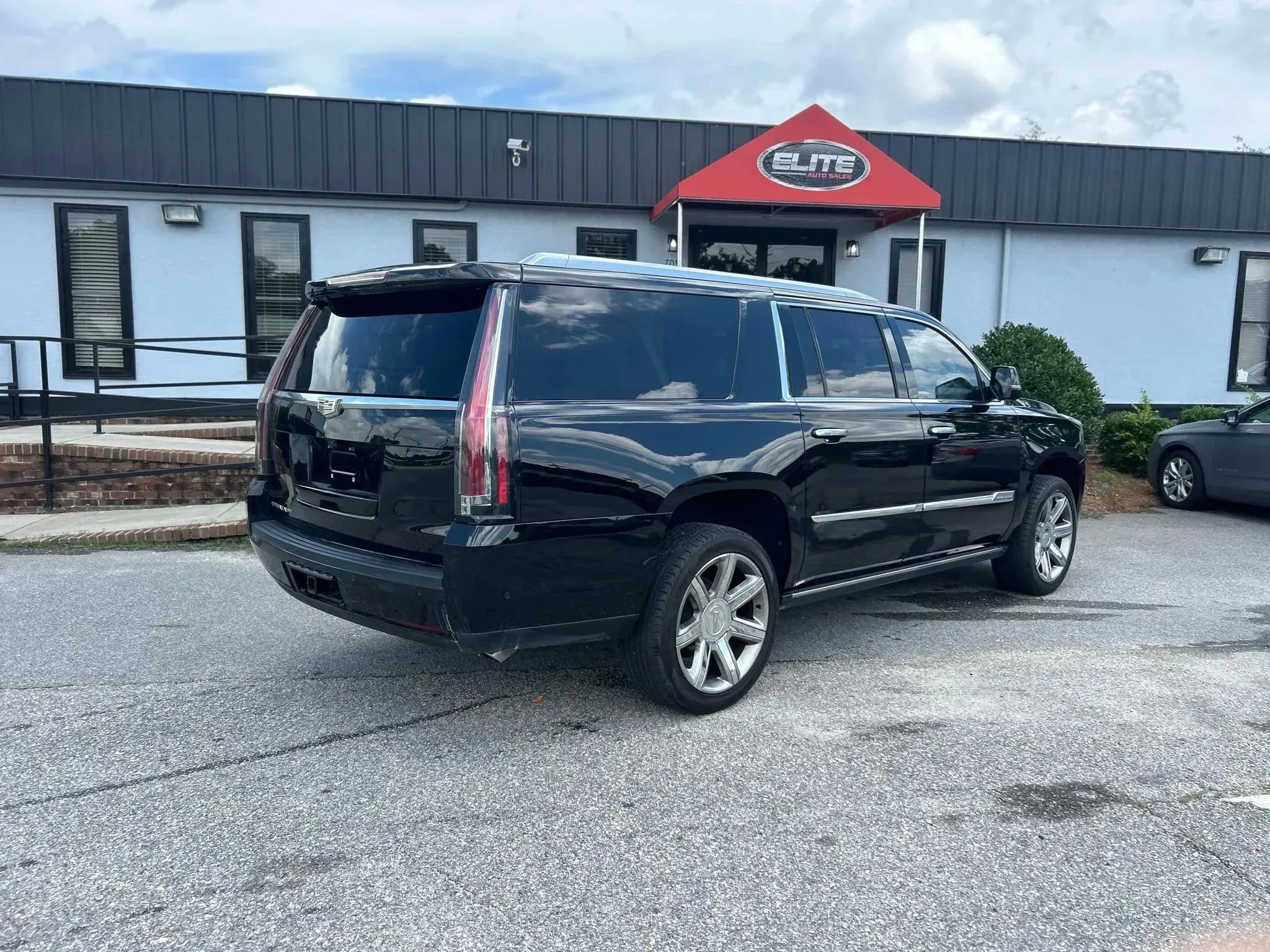 Used 2017 Cadillac Escalade ESV Premium Luxury image 7