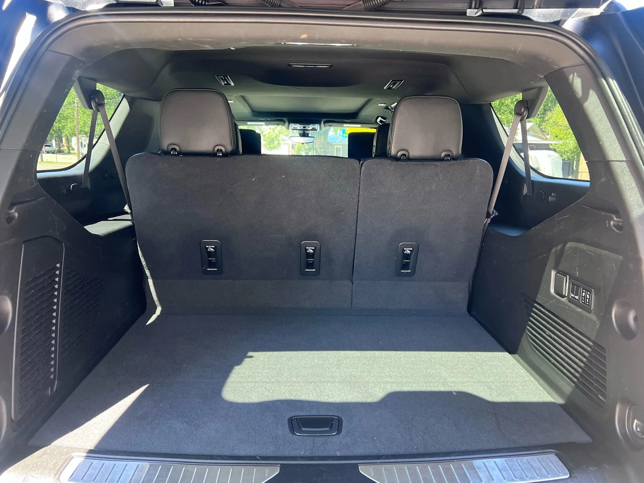 Used 2021 GMC Yukon XL Denali w/ Denali Premium Package image 12