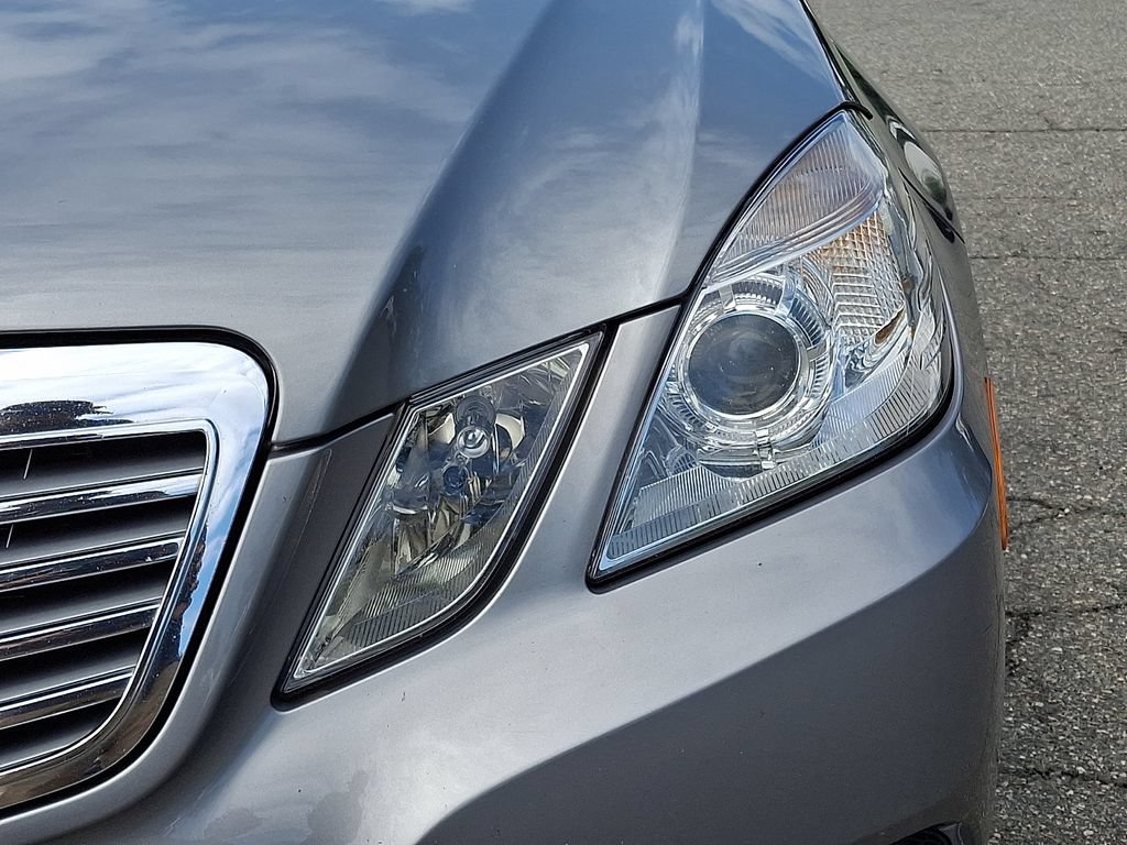 Used 2010 Mercedes-Benz E 350 4MATIC Sedan image 9